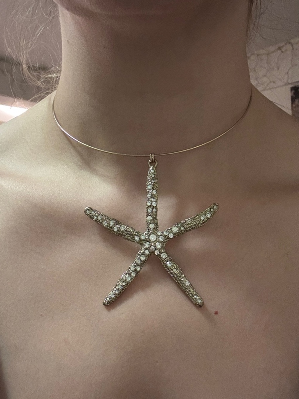 Rhinestone Starfish Pendant Necklace - Gold Tone
